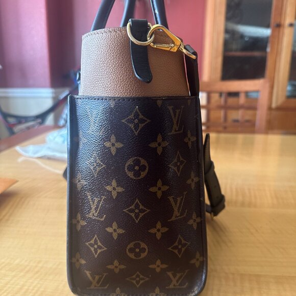 Louis Vuitton On My Side MM tote bag - Picture 8 of 9